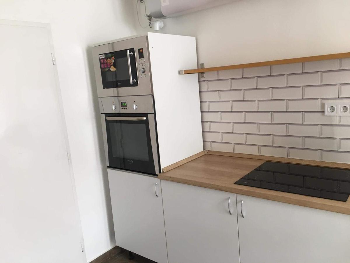 Cuki Apartmanok Dombovar Exterior photo